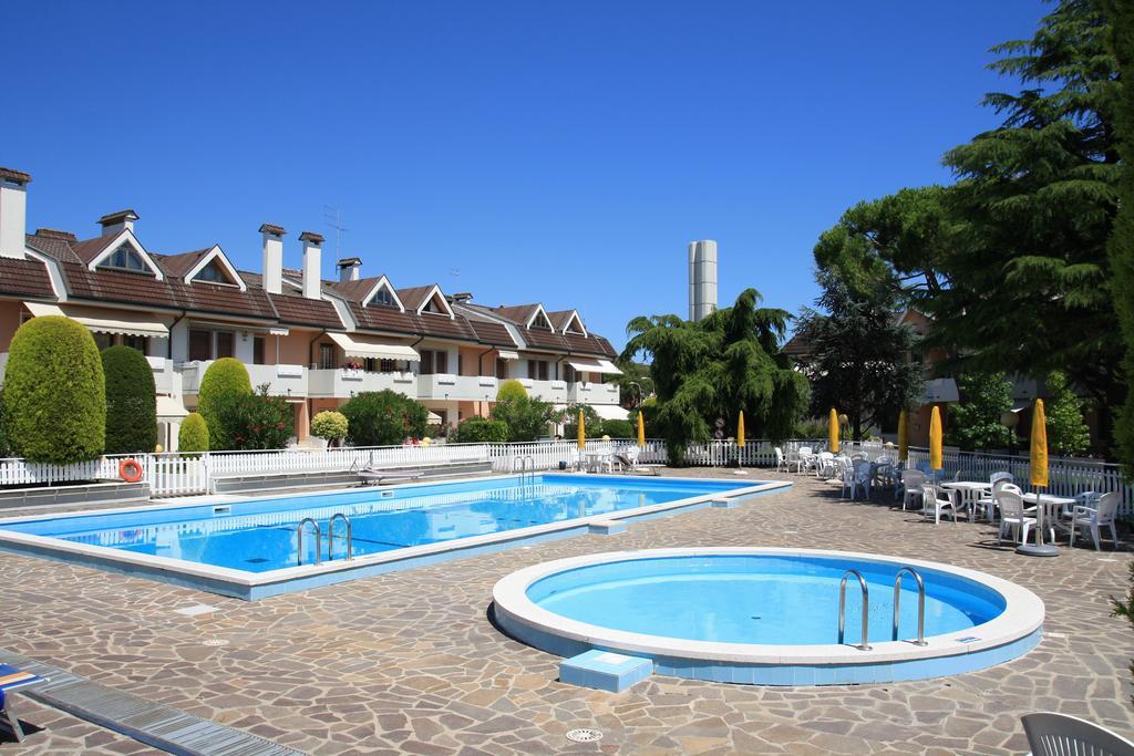 Residence Equilio Family Apartments Lido di Jesolo Eksteriør bilde